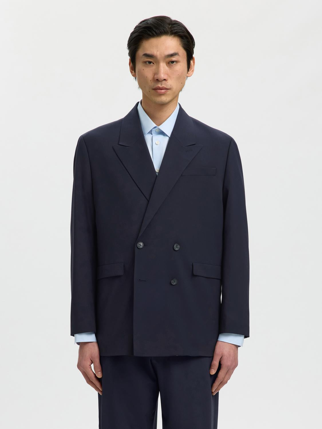 model_shot-front